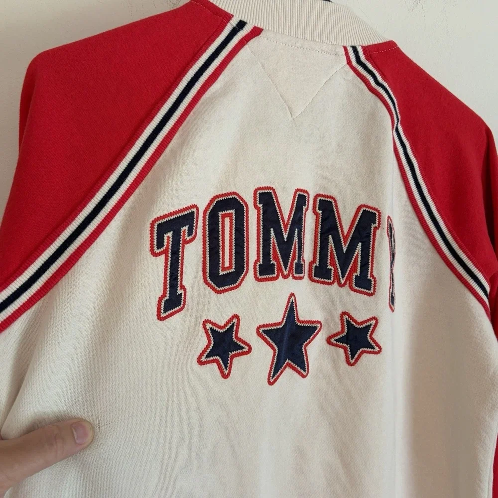 Tommy Hilfiger small snag
